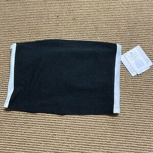 Beyond yoga slim cropped strapless tank darkest night /cloud white